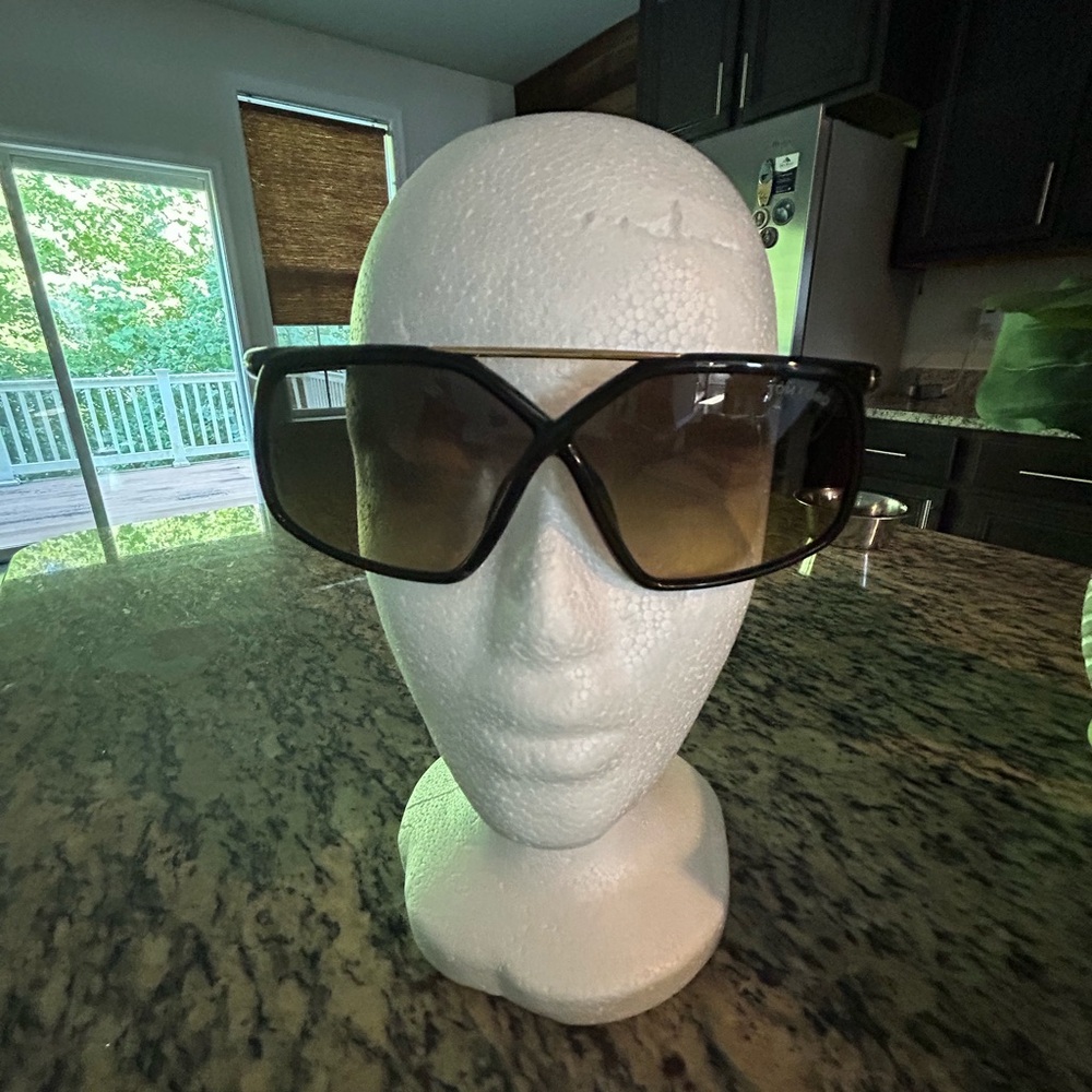 Tom Ford Black Gradient Sunglasses with Metal Bridge
